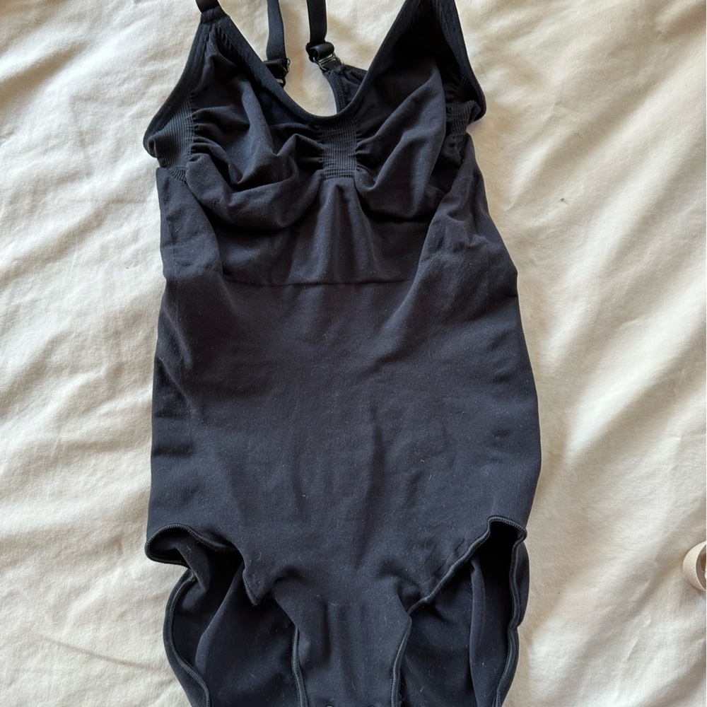 NWOT | SKIMS SCULPTING BODYSUIT W. SNAPS | ONYX S/M